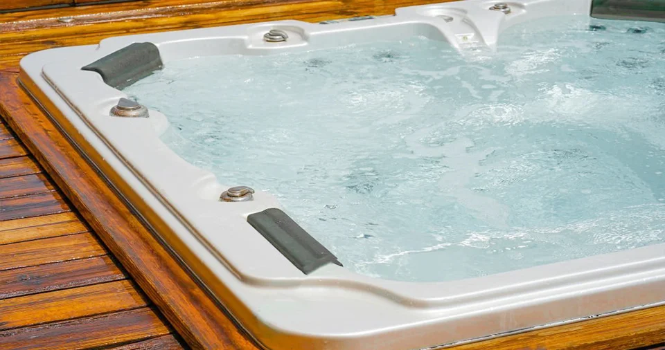 Cloudy-Water-In-Hot-Tub-Reasons-And-Ways-To-Fix-It