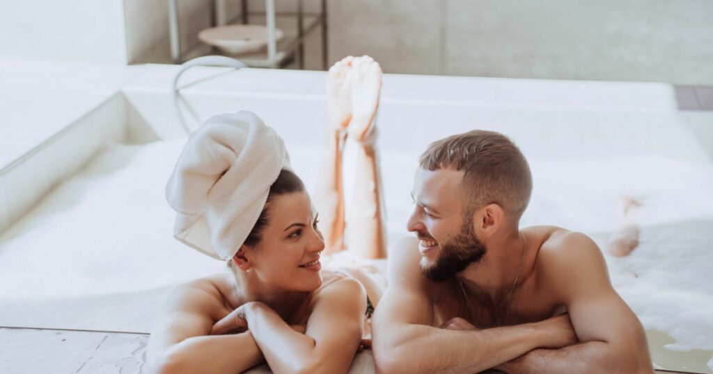 romantic-activities-in-a-hot-tub